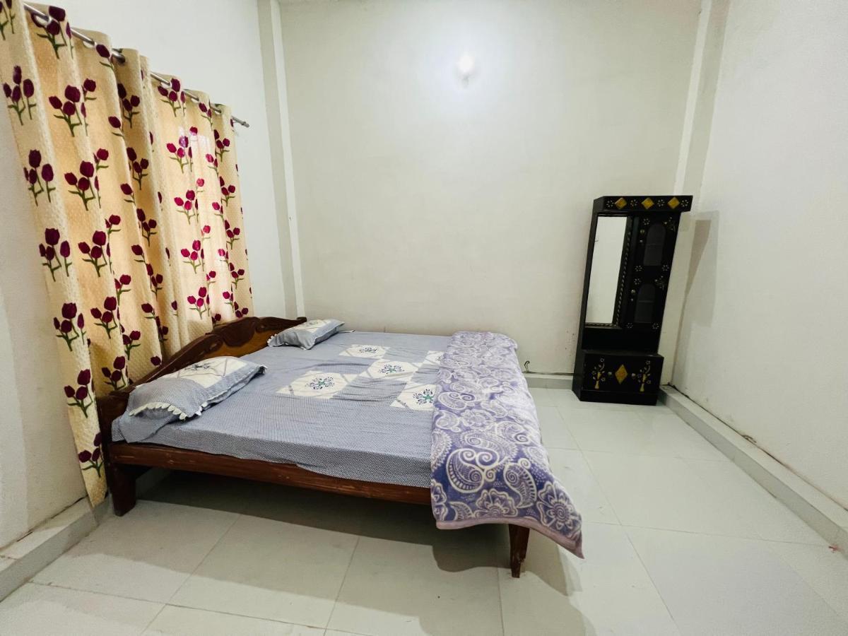 Shreenathji haveli Hotel Naimisharanya Buitenkant foto