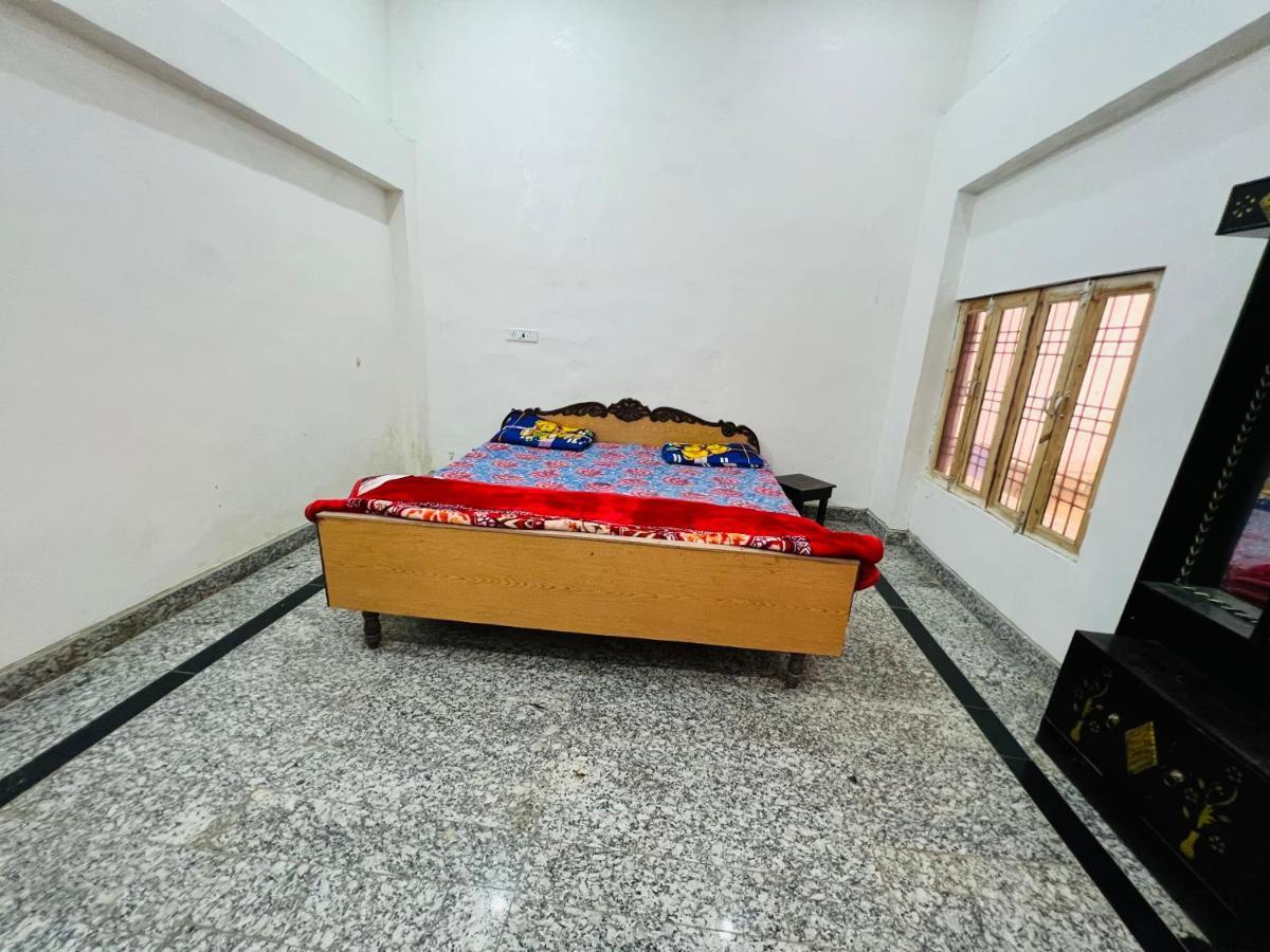 Shreenathji haveli Hotel Naimisharanya Buitenkant foto