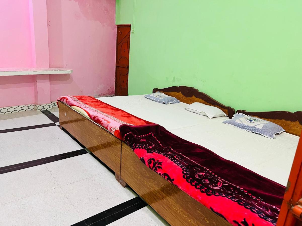 Shreenathji haveli Hotel Naimisharanya Buitenkant foto