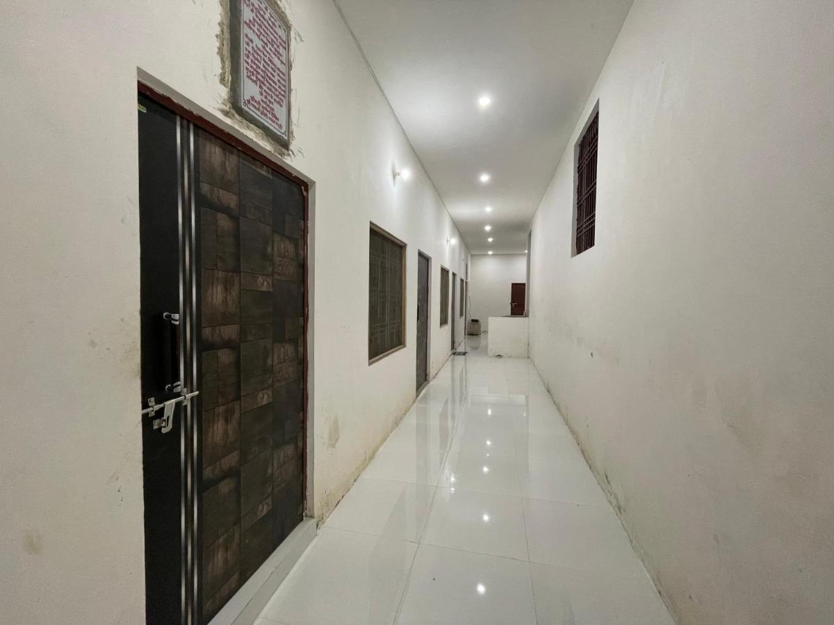 Shreenathji haveli Hotel Naimisharanya Buitenkant foto