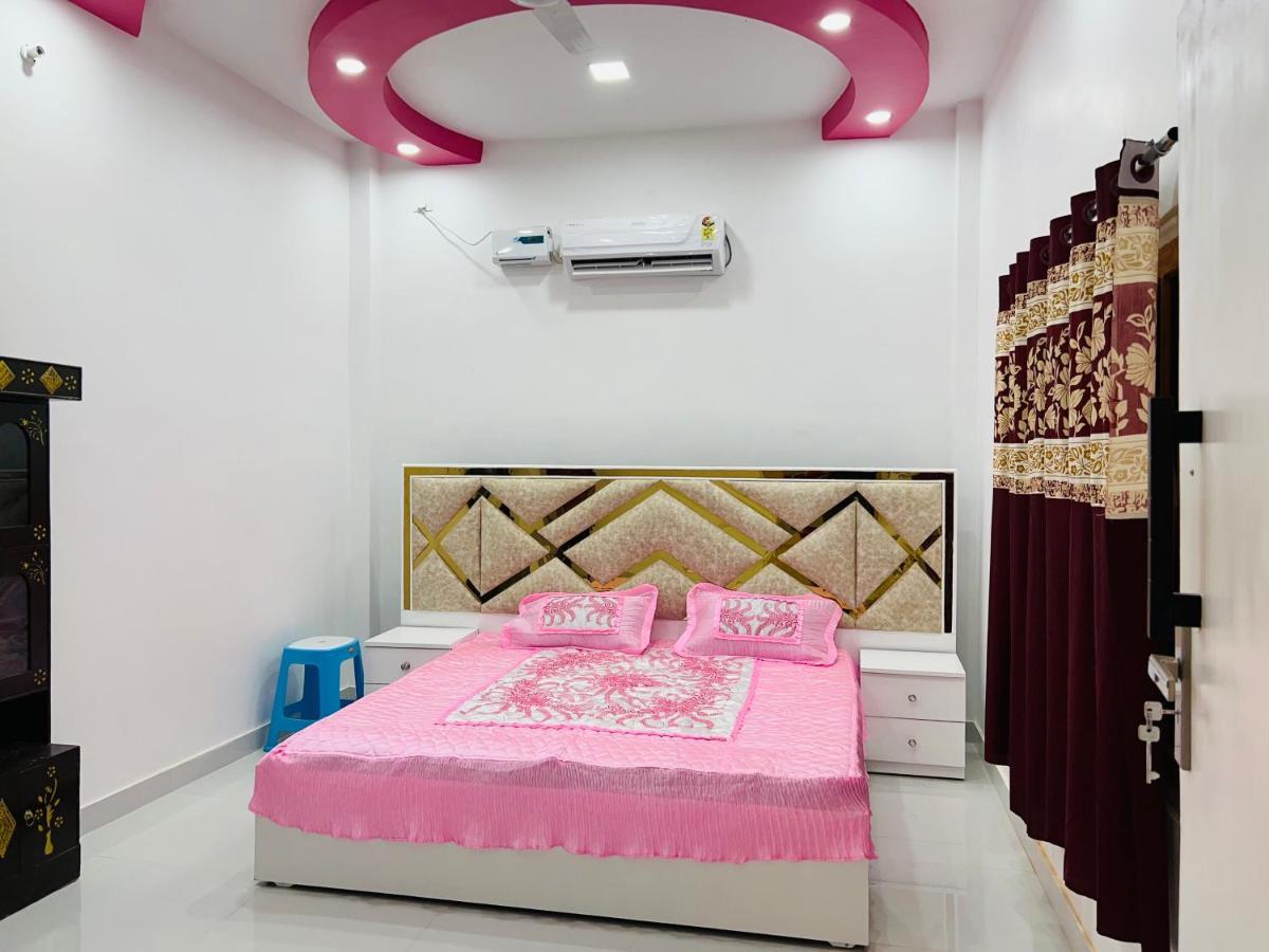 Shreenathji haveli Hotel Naimisharanya Buitenkant foto